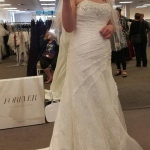 Ivory wedding dress size 10 never worn